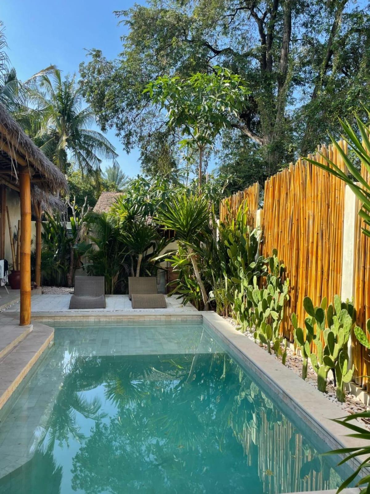 Tipsea Turtle Gili Air Hotel Exterior photo